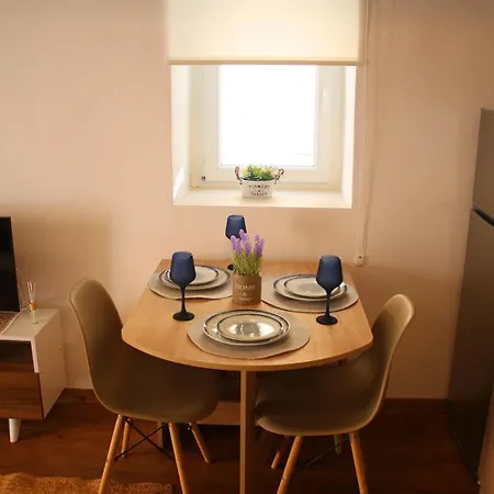 Fanis House