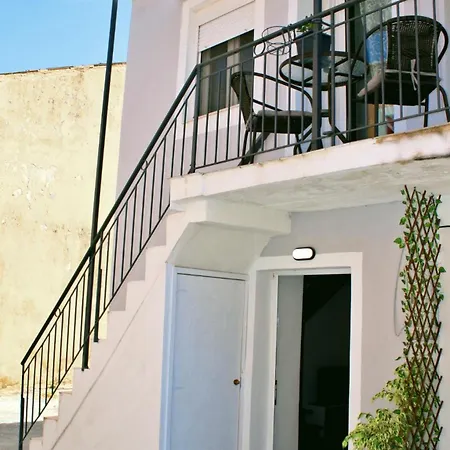Fanis House *