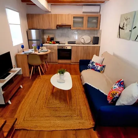 Fanis House
